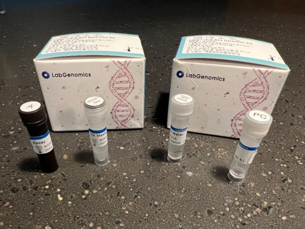 사진1. 왼쪽부터 강직성 척추염을 진단하는 랩지티엠 에이치엘에이 비27(LabGTM HLA-B27 Detection Kit), 베제트병을 진단하는 랩지티엠 에이치엘에이 비51(LabGTM HLA-B51 Detection Kit) 제품입니다..jpg